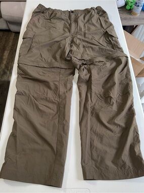 Men’s Ultimate Terrain convertible cargo pants in size L/T-0082